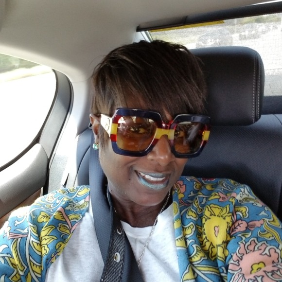 Meet your Posher, Karla - Picture 1 of 1